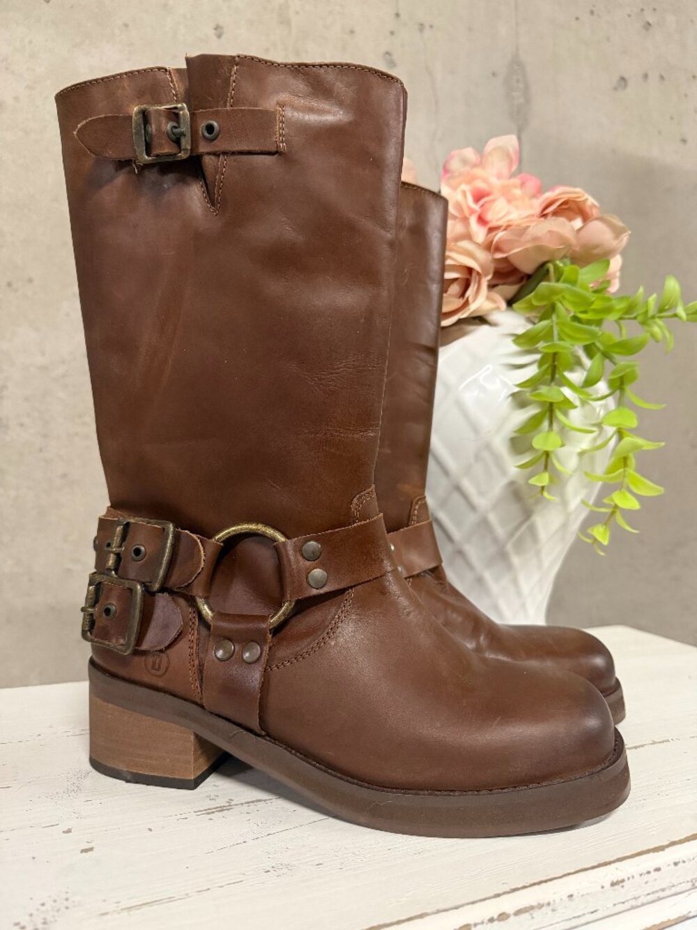 DINGO Harlee Harness Leather Round Toe Boots - Size 7